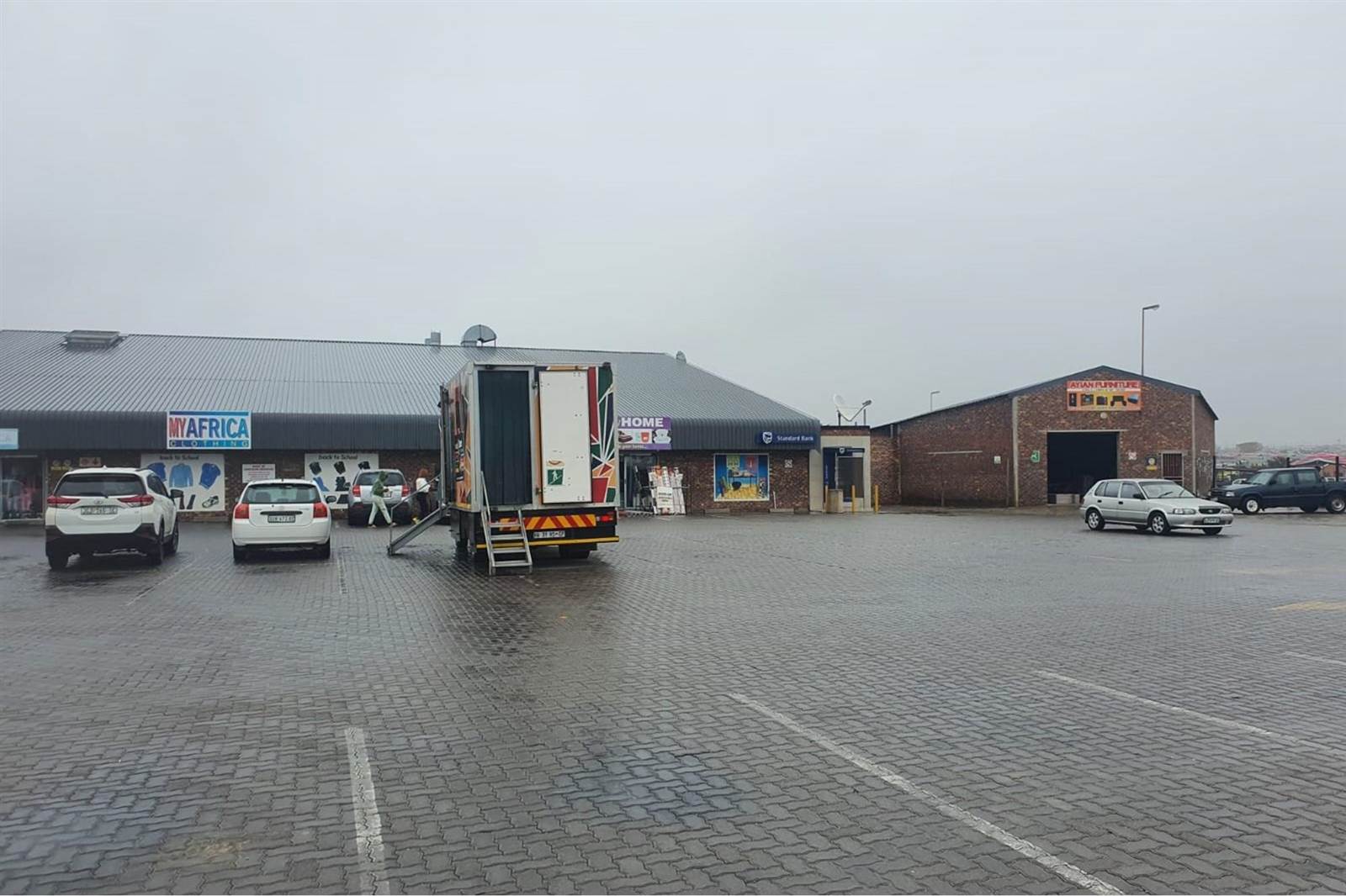 700  m² Commercial space in Motherwell photo number 9