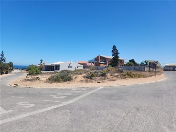 732 m² Land available in Strandfontein
