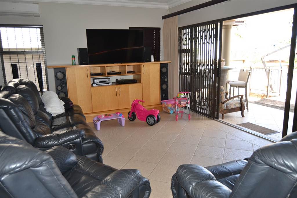 4 Bed House in Shelly Beach photo number 12