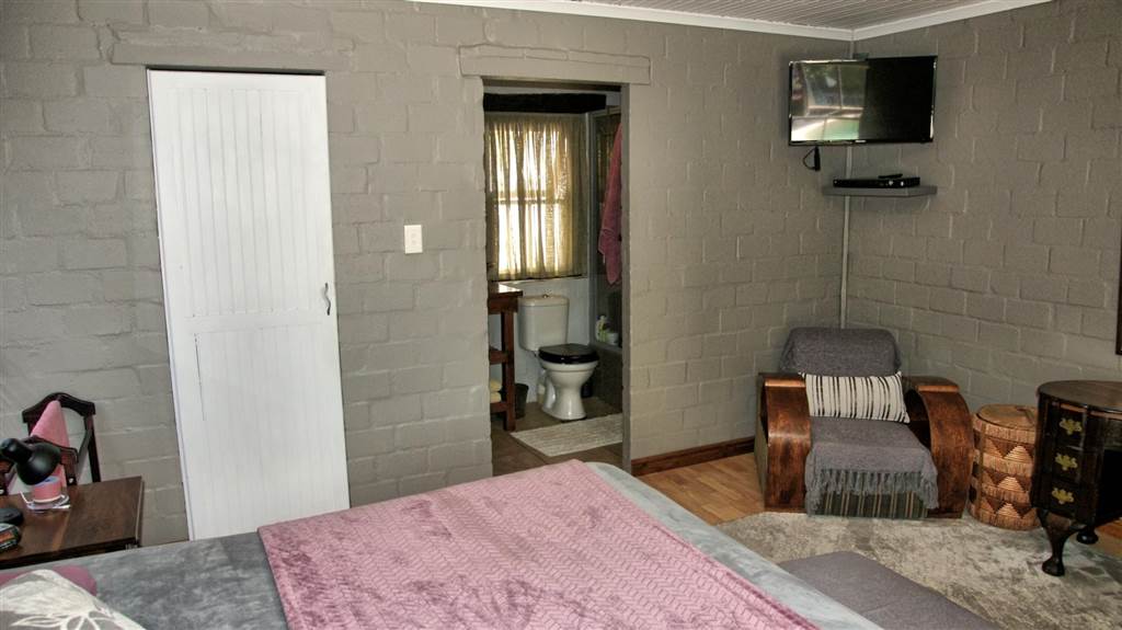 2 Bed House in Golden Mile photo number 13