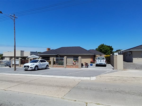 282  m² Commercial space in Newton Park