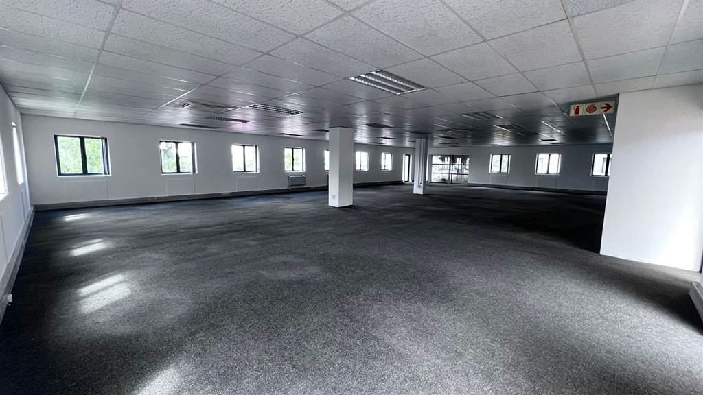 377  m² Commercial space in Strubens Valley photo number 11