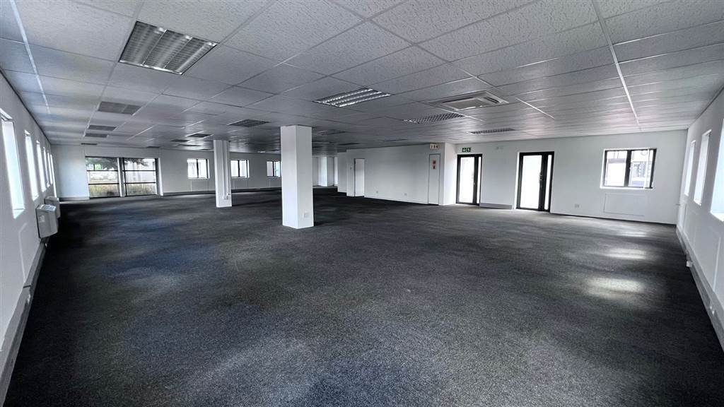 377  m² Commercial space in Strubens Valley photo number 13