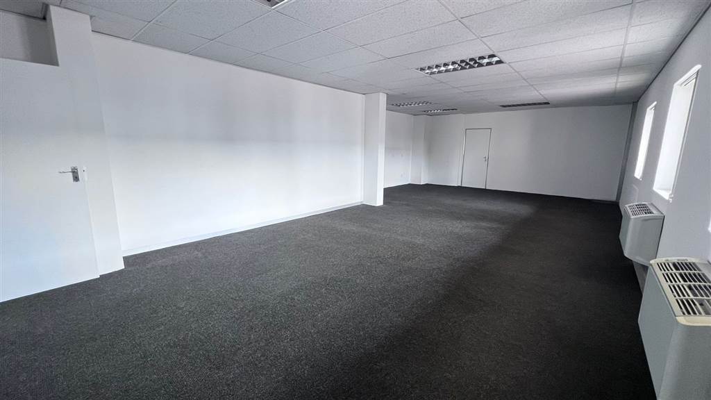 377  m² Commercial space in Strubens Valley photo number 9