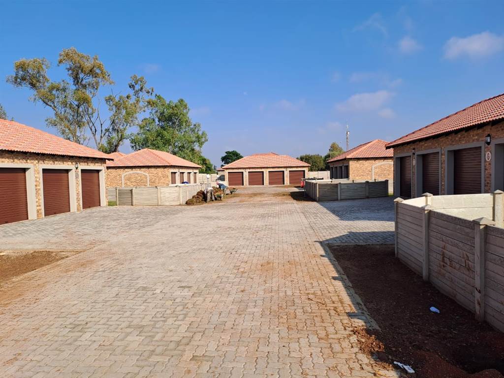 3 Bed Townhouse in Riversdale photo number 2