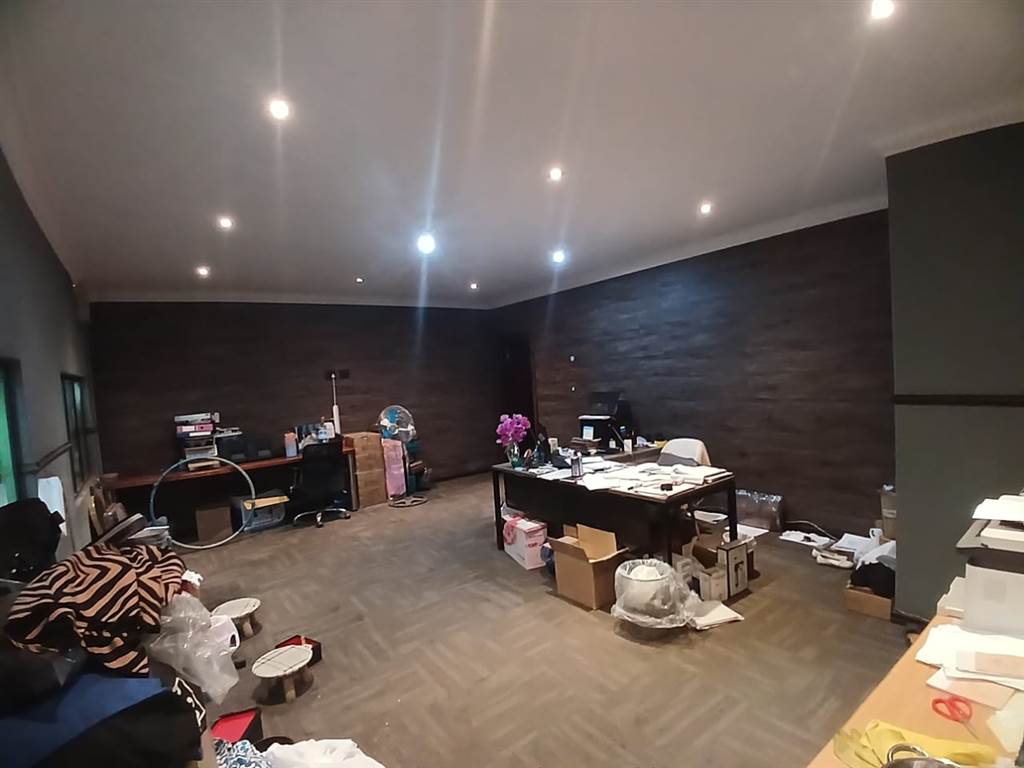943  m² Commercial space in Pietermaritzburg Central photo number 7