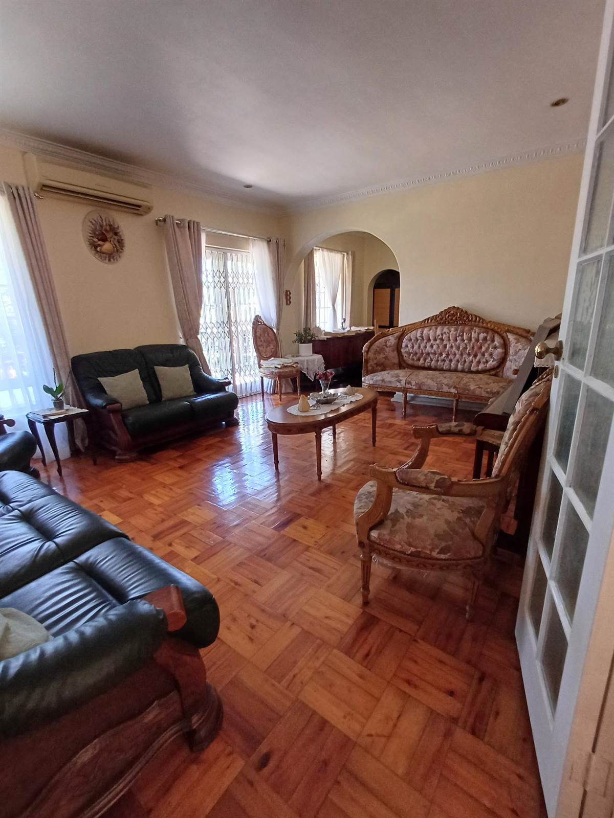 4 Bed Apartment in Durban North photo number 4