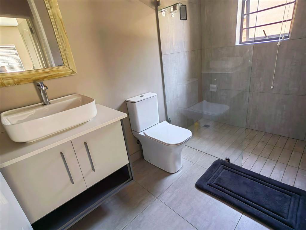 2 Bed Townhouse in Mooivallei Park photo number 15