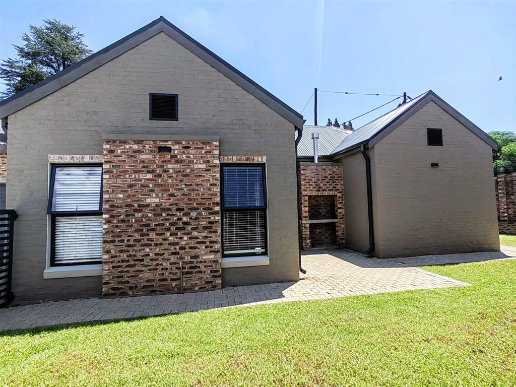 2 Bed Townhouse in Mooivallei Park photo number 18