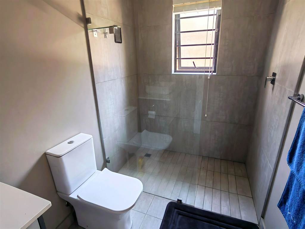 2 Bed Townhouse in Mooivallei Park photo number 16