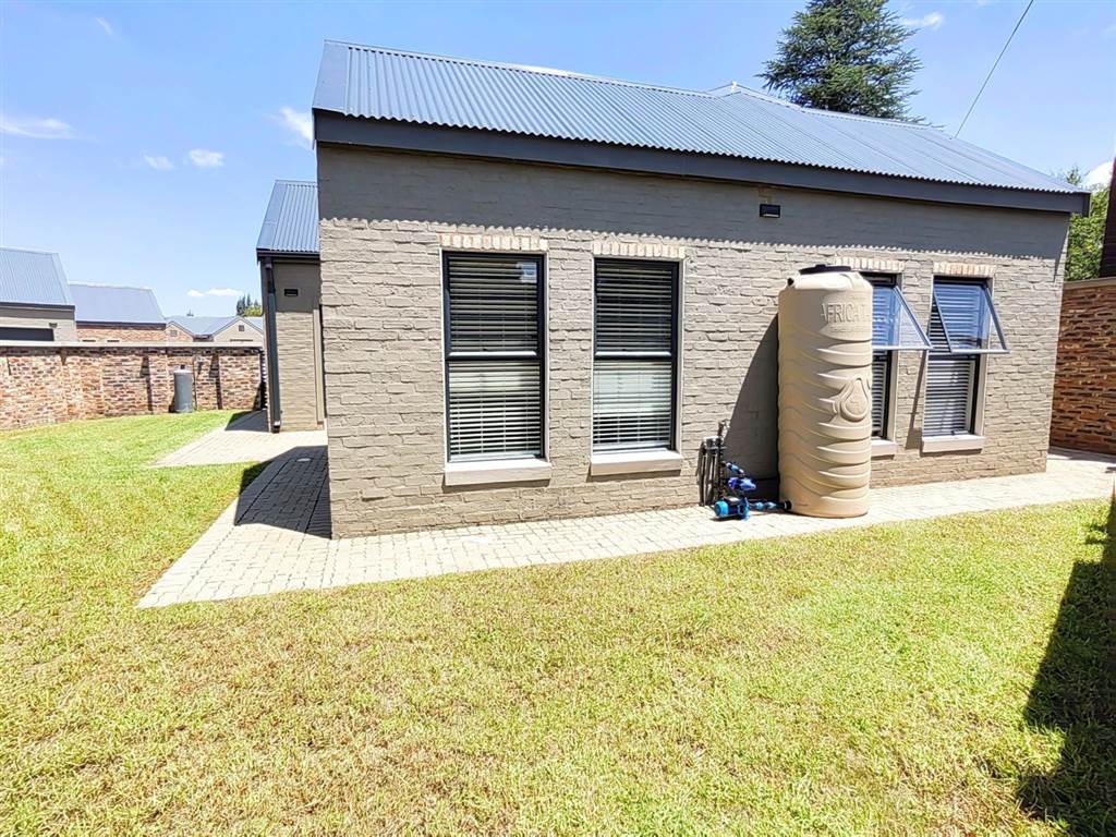 2 Bed Townhouse in Mooivallei Park photo number 19