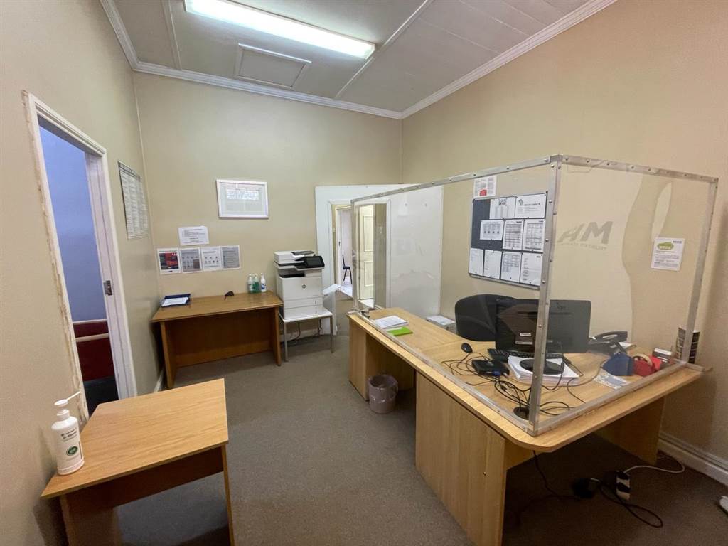 150  m² Office Space in Pietermaritzburg Central photo number 9