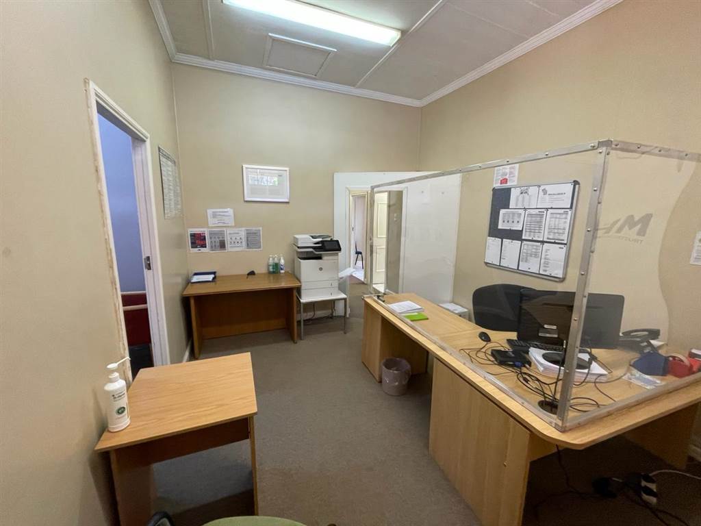 150  m² Office Space in Pietermaritzburg Central photo number 3