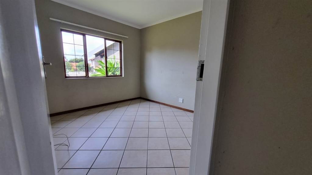 2 Bed Townhouse in Rietfontein photo number 21