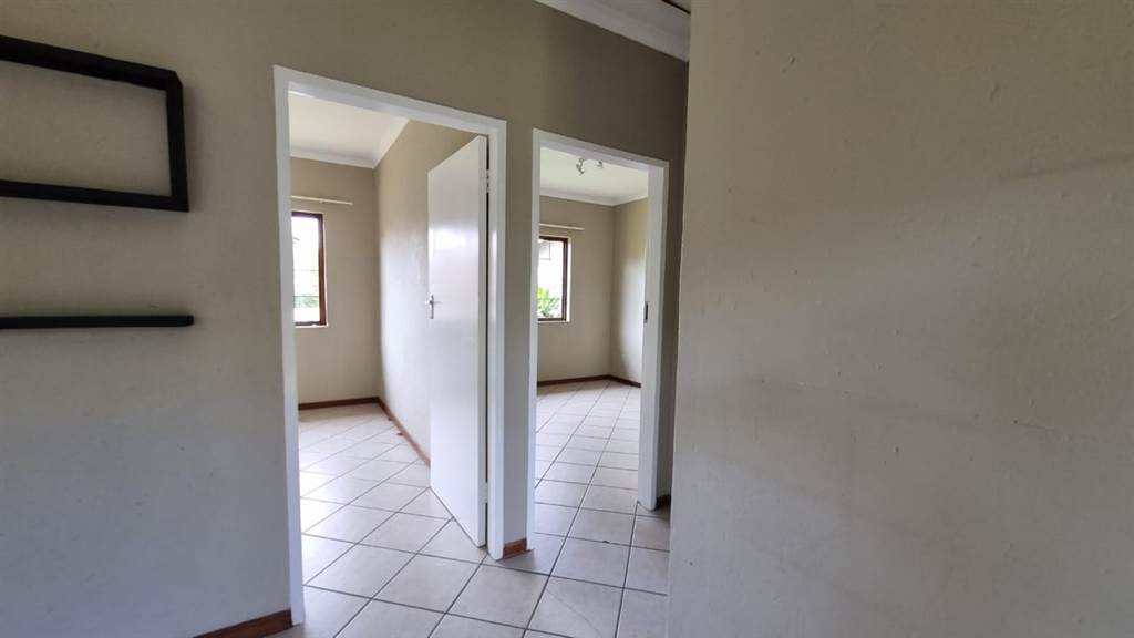 2 Bed Townhouse in Rietfontein photo number 17