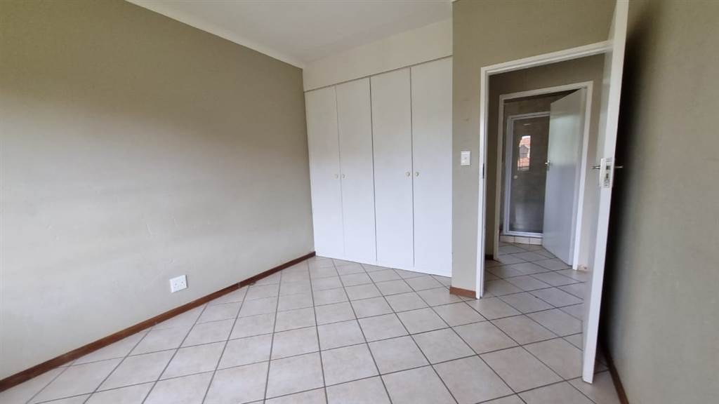 2 Bed Townhouse in Rietfontein photo number 20