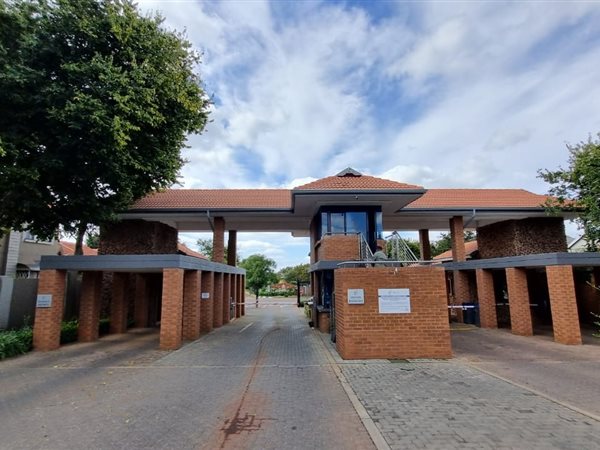 2 Bed Townhouse in Rietfontein
