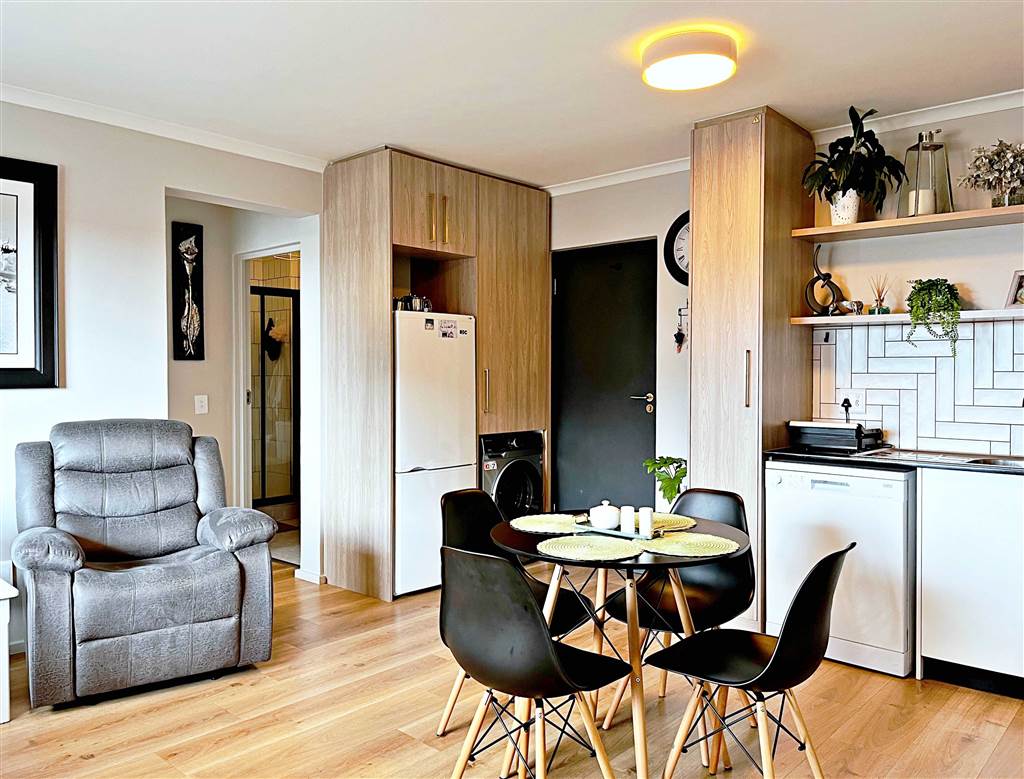 2 Bed Apartment for sale in Tableview T4790705 Private Property