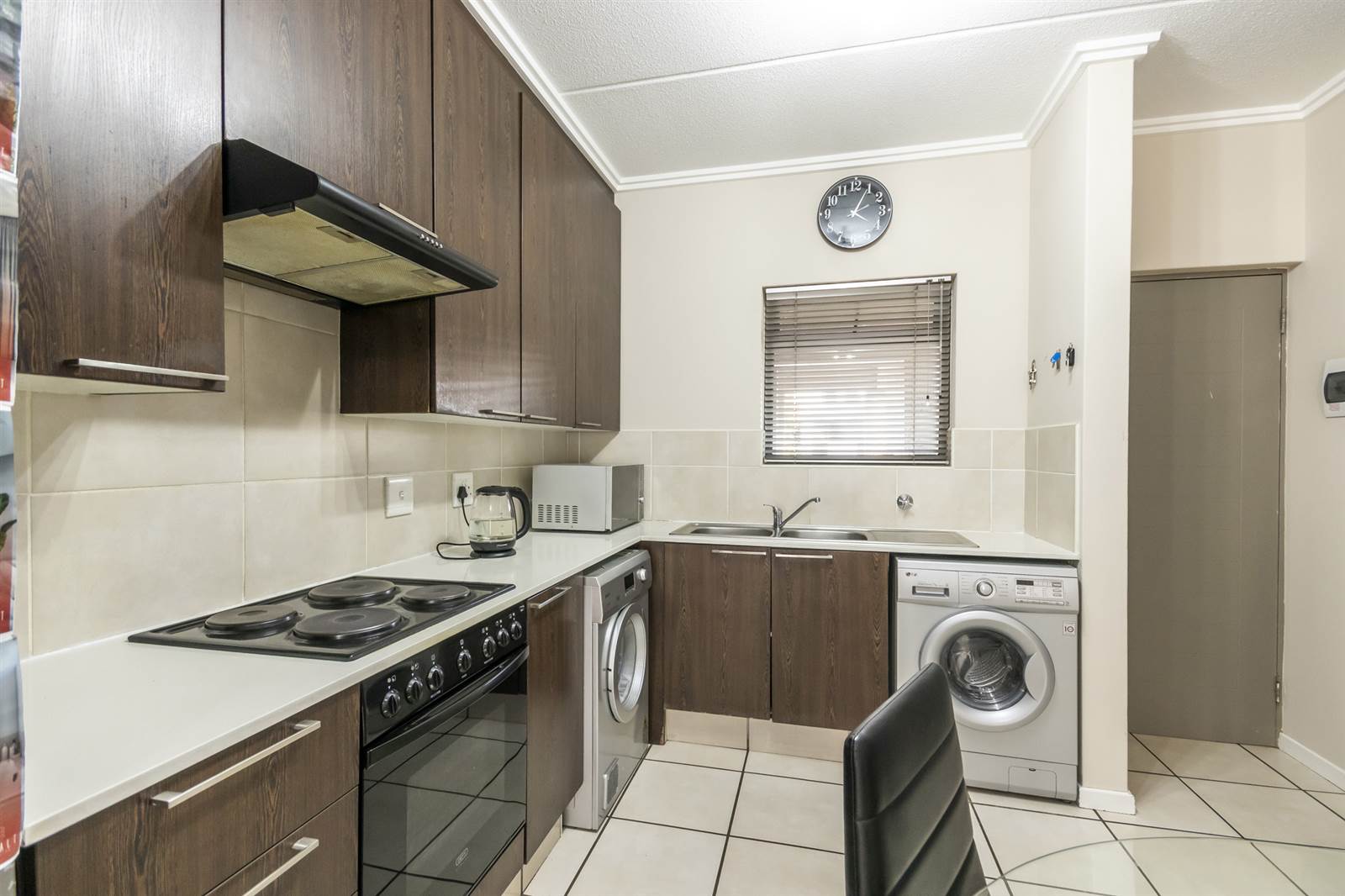 2 Bed Apartment in Bryanston photo number 4