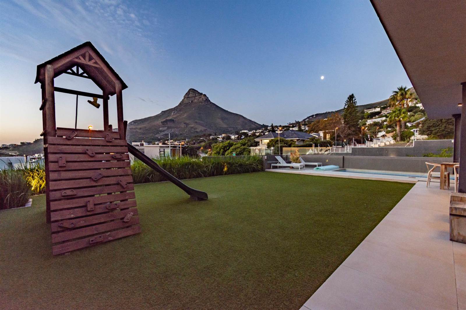 5 Bed House in Camps Bay photo number 9