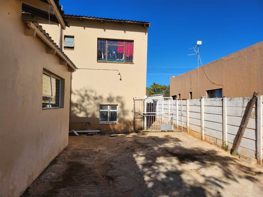 8 Bed House for sale in Mafikeng T4179416 Private Property