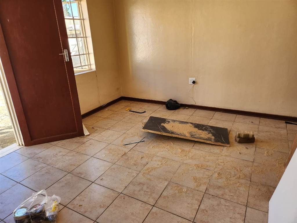 8 Bed House for sale in Mafikeng T4179416 Private Property
