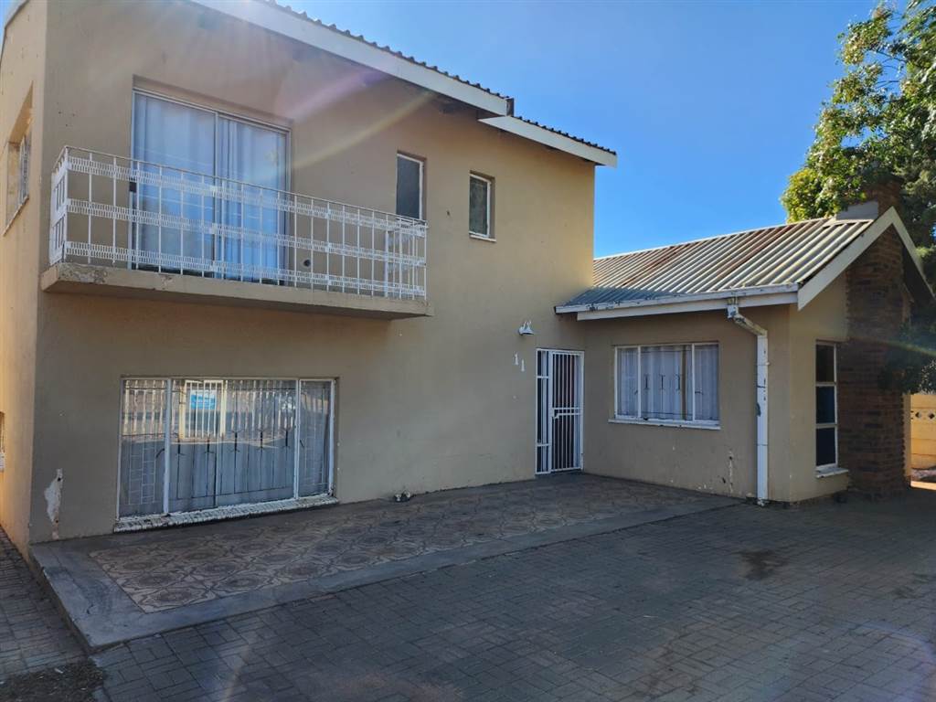 8 Bed House for sale in Mafikeng T4179416 Private Property