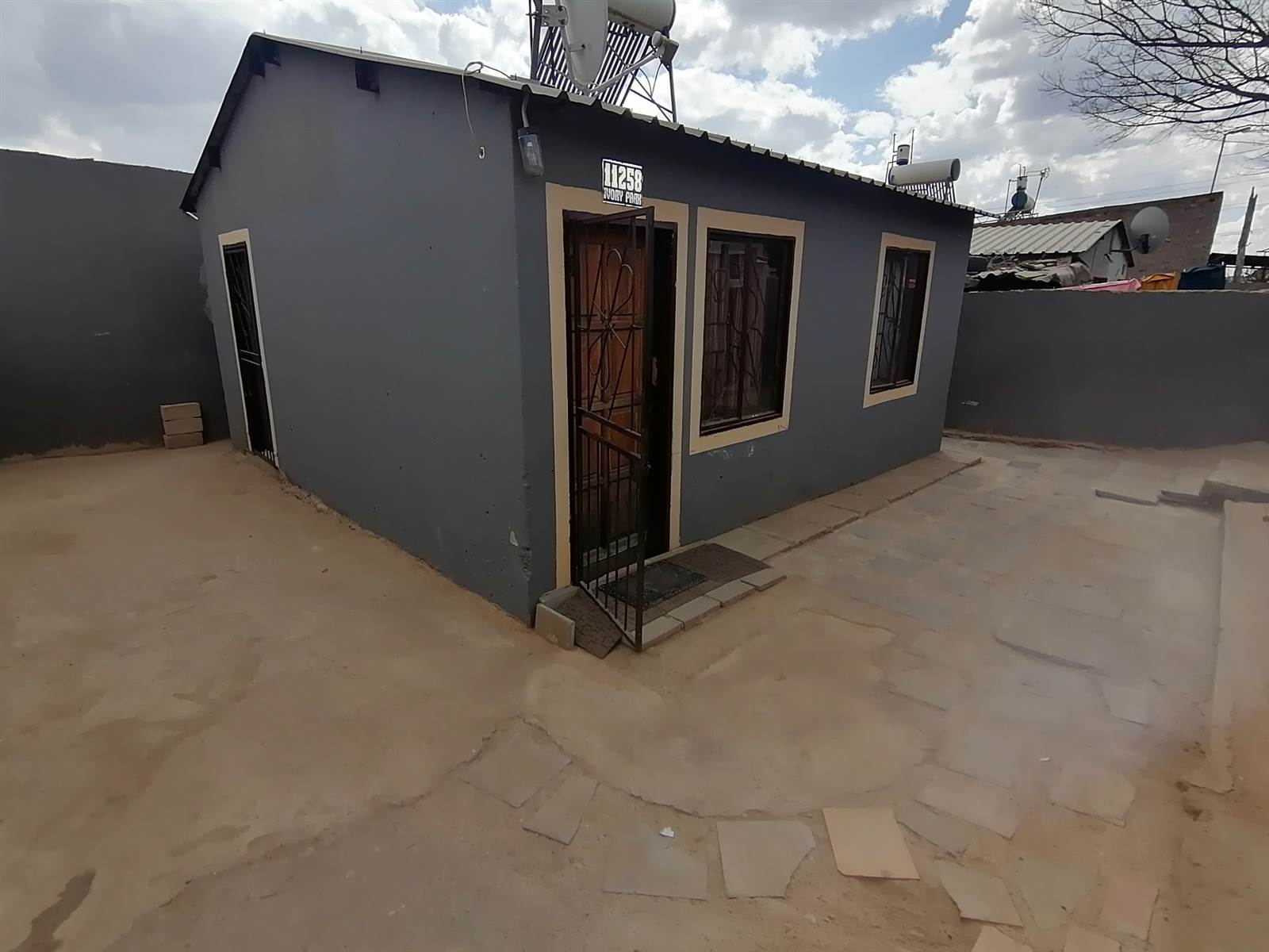 2 Bed House in Ivory Park photo number 2