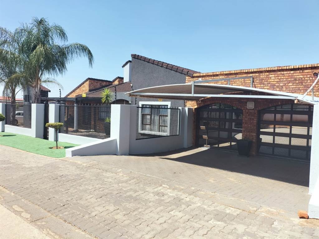 15 Bed House in Soshanguve photo number 28
