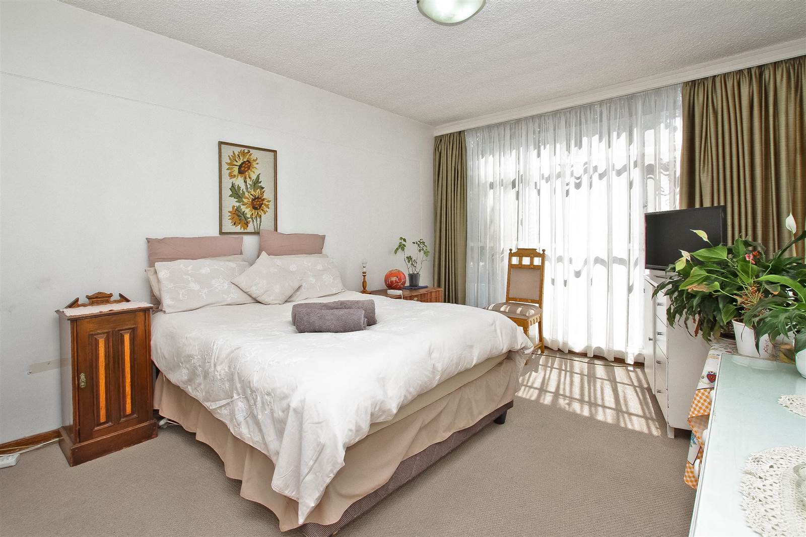 2 Bed Apartment in Craighall Park photo number 9