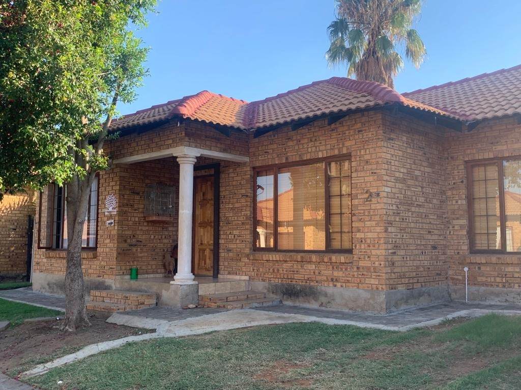 3 Bed Townhouse in Waterval East photo number 1