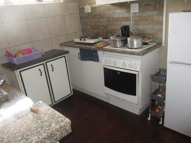 1.5 Bed Flat in Durban CBD photo number 2