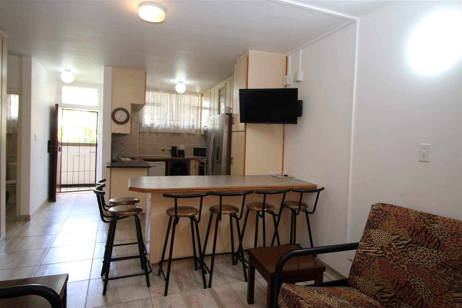 1 Bed Flat in Scottburgh Central photo number 2