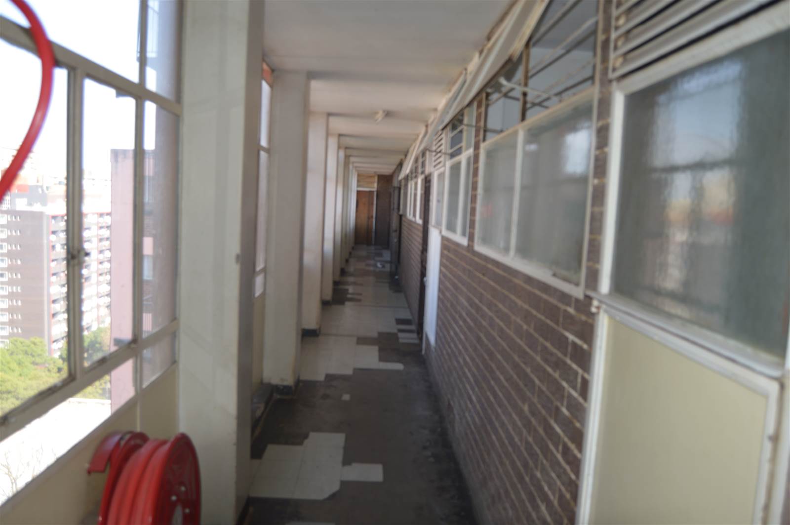 3 Bed Apartment in Hillbrow photo number 16