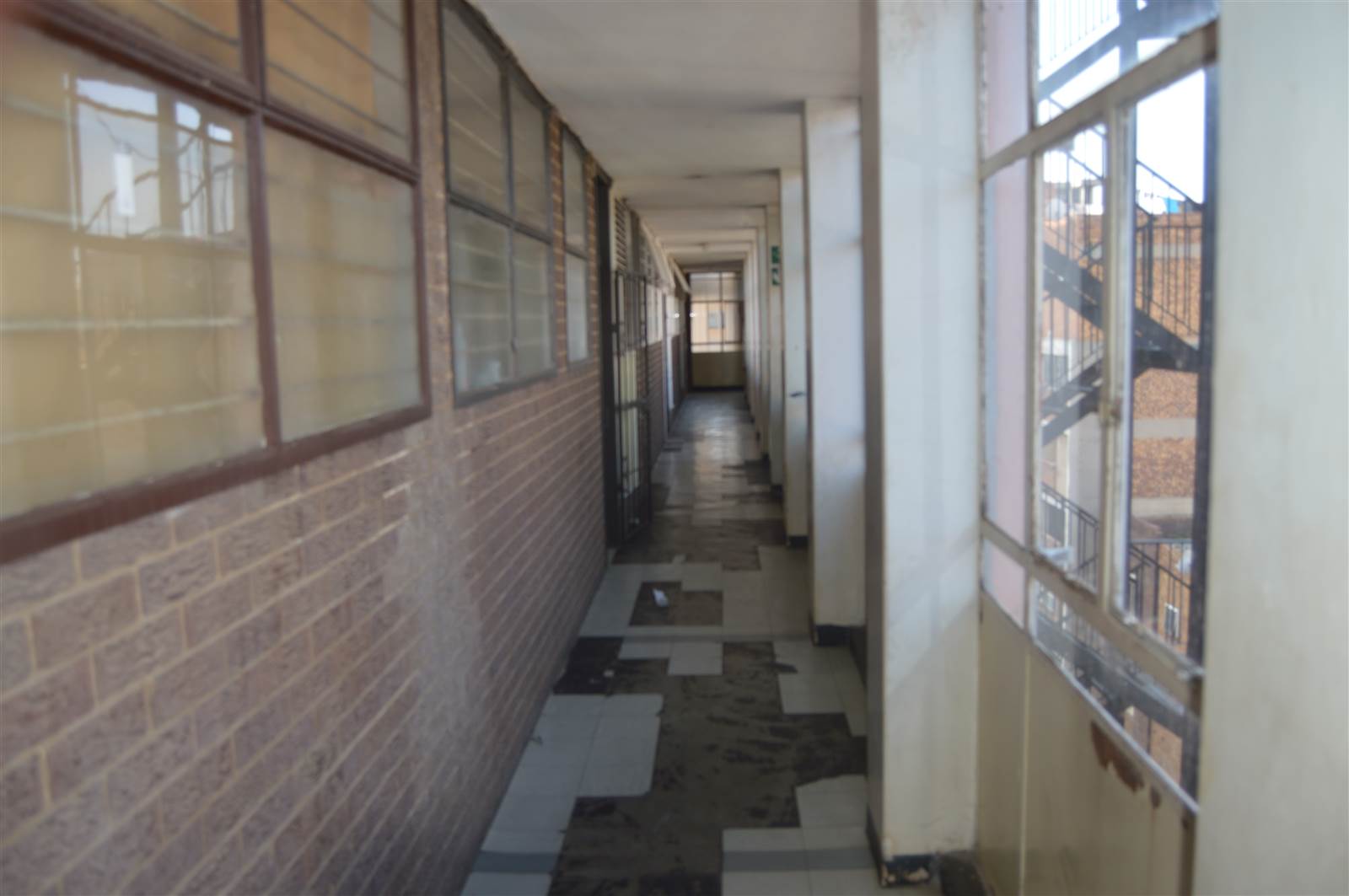 3 Bed Apartment in Hillbrow photo number 10