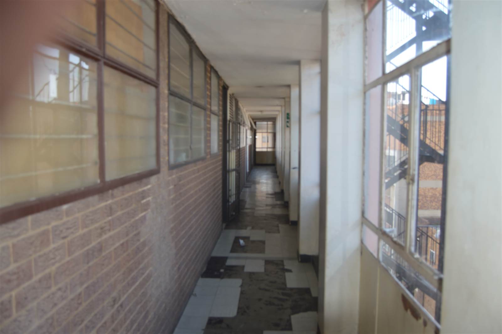 3 Bed Apartment in Hillbrow photo number 8