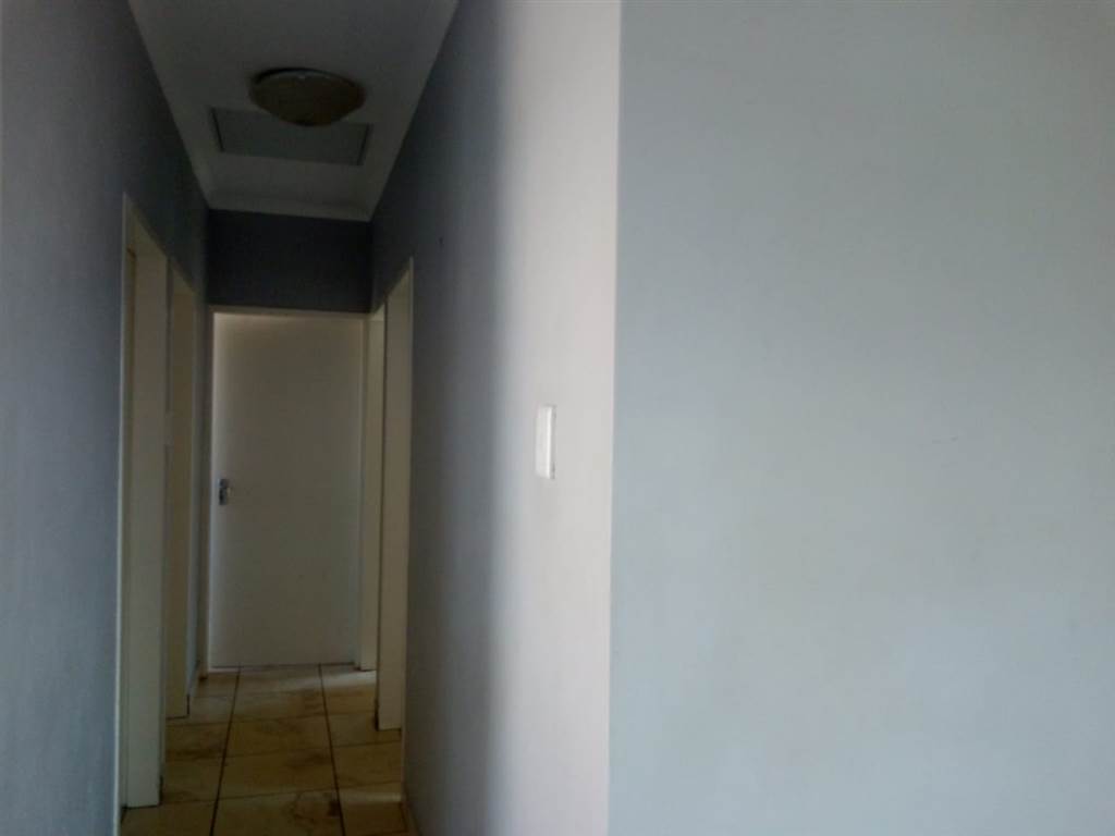 3 Bed House in Tlhabane photo number 7