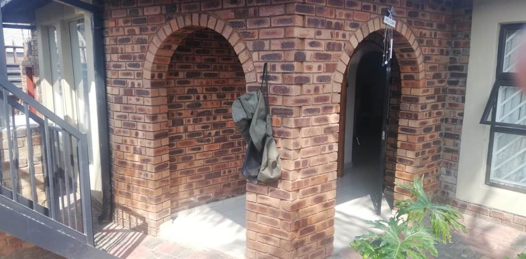 4 Bed House in Laudium photo number 24