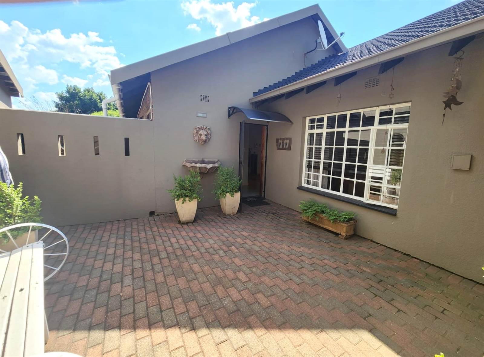 4 Bed House in Glen Marais photo number 2