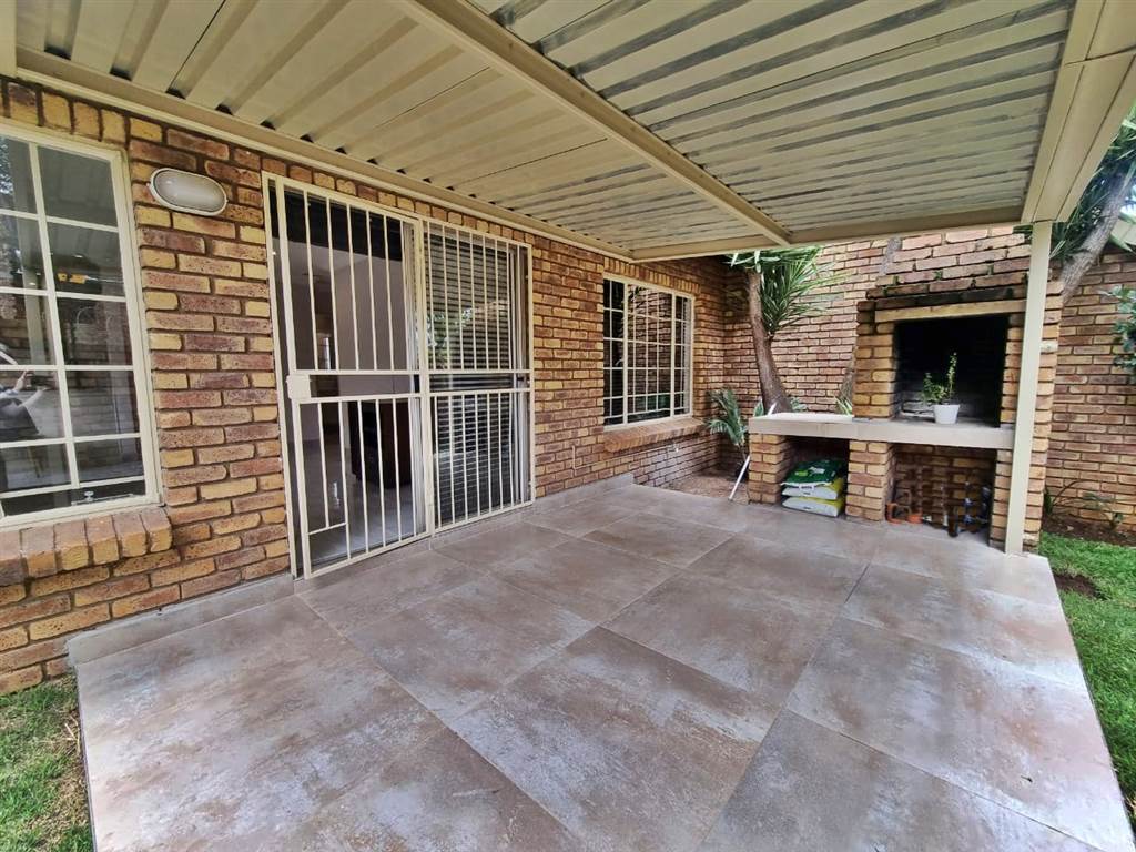 2 Bed Simplex in Highveld photo number 21