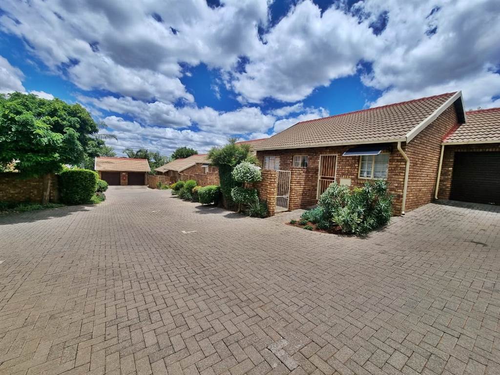 2 Bed Simplex in Highveld photo number 1