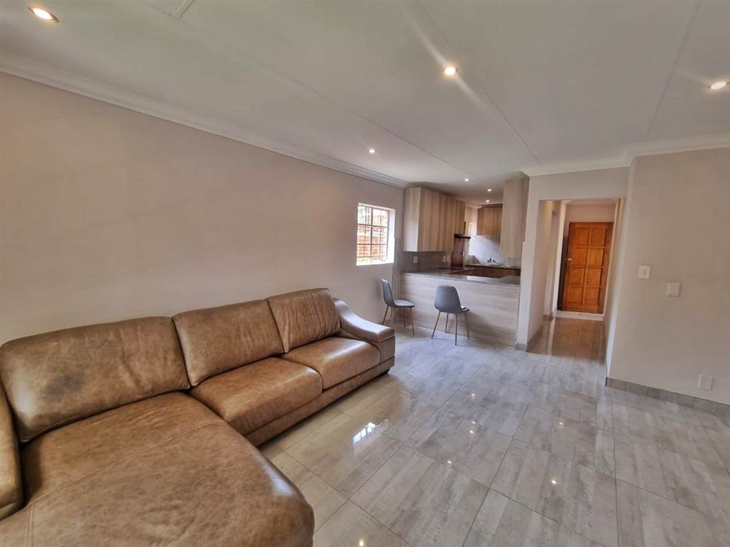2 Bed Simplex in Highveld photo number 10