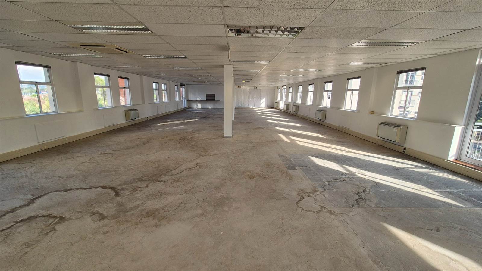 363  m² Office Space in Menlyn photo number 17