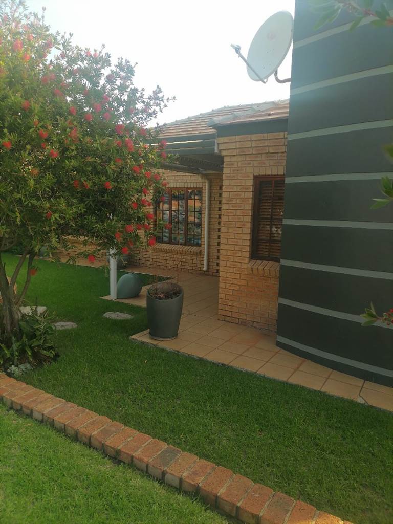 3 Bed Townhouse in Fochville photo number 11