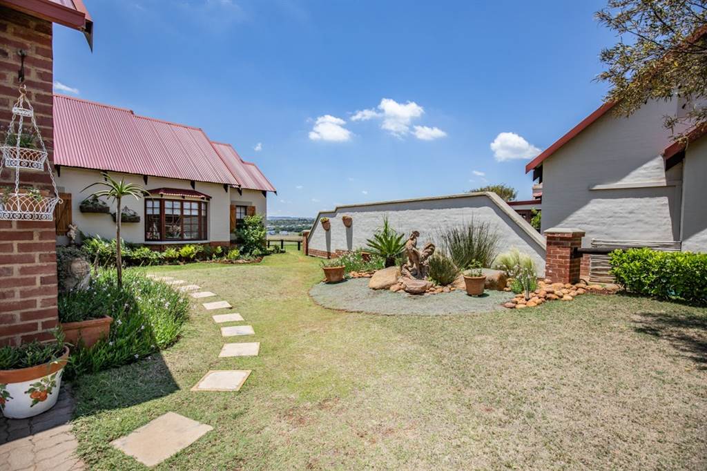 3 Bed Townhouse in Boschkop photo number 28