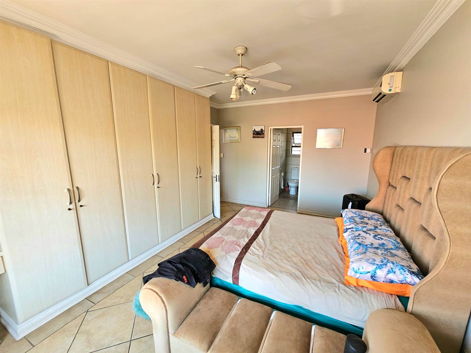 Bachelor apartment in Durban North photo number 10