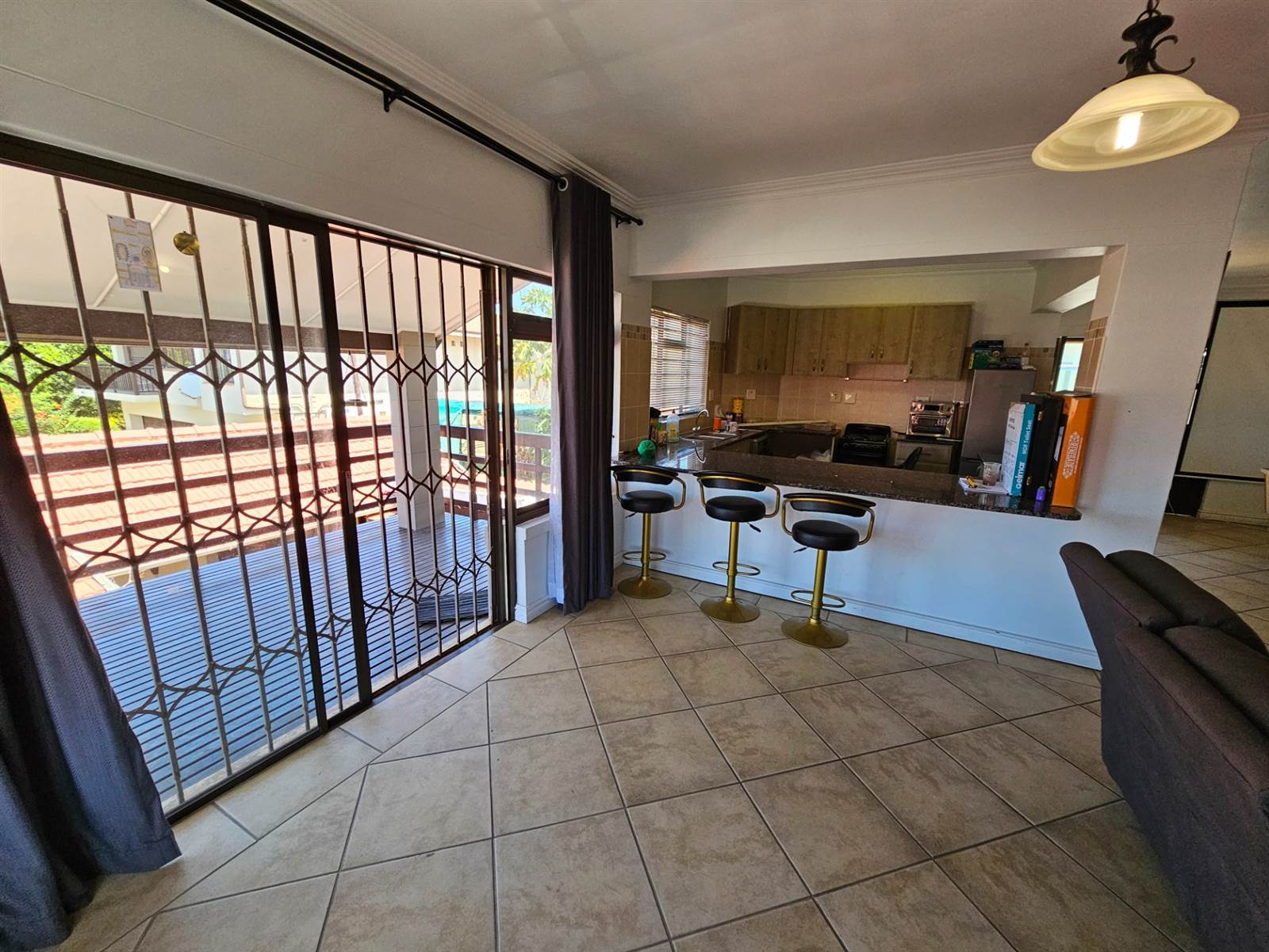 Bachelor apartment in Durban North photo number 6