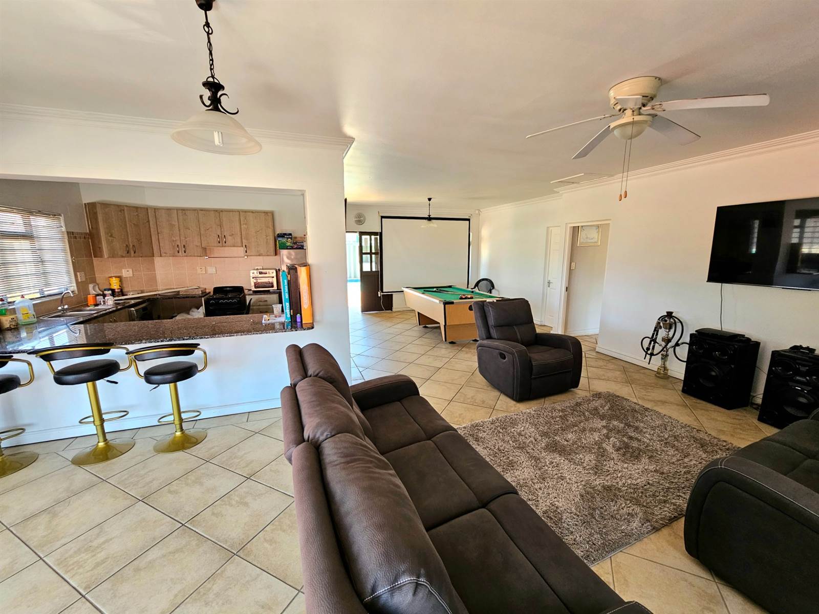 Bachelor apartment in Durban North photo number 5
