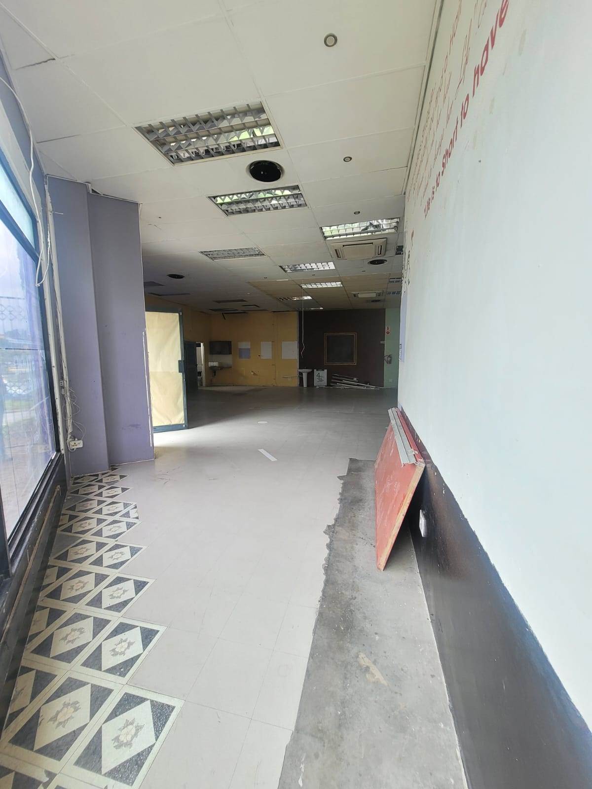 175  m² Retail Space in Westcliff photo number 3
