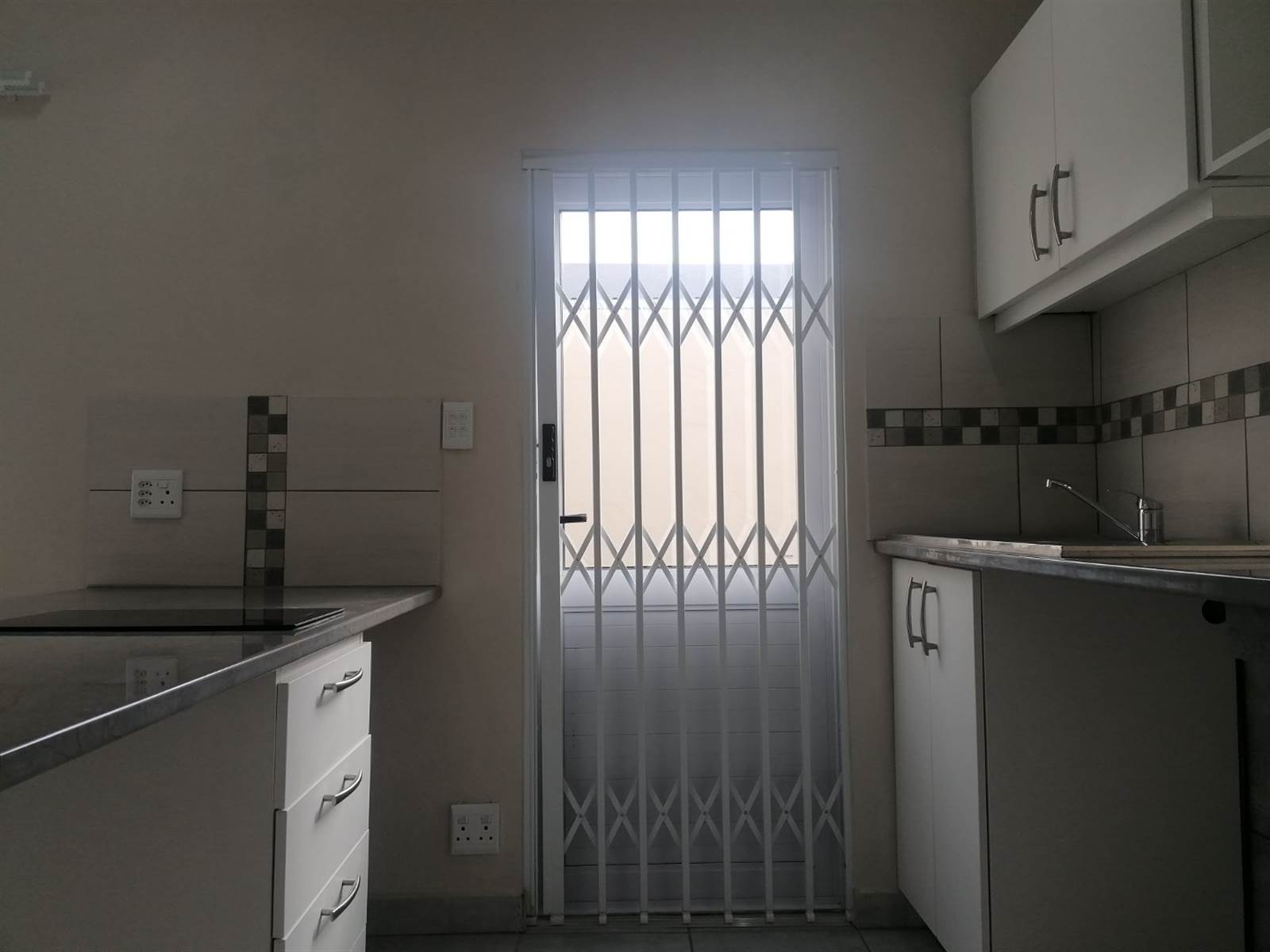 1 Bed Apartment in Fish Hoek photo number 16